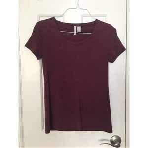 Divided burgundy tee • M